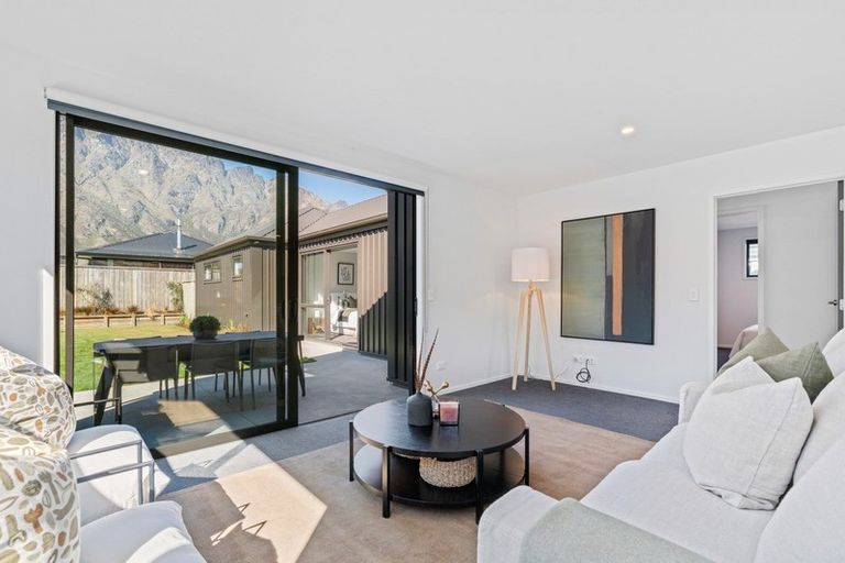 Photo of property in 12 Wheat Street, Jacks Point, Queenstown, 9371