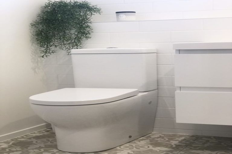 Photo of property in 1/90 Pupuke Road, Hillcrest, Auckland, 0627