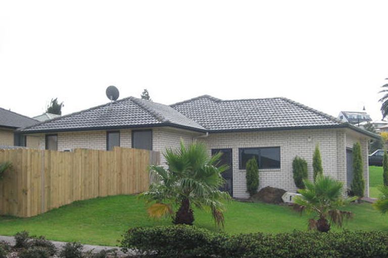 Photo of property in 1 San Domingo Rise, Henderson, Auckland, 0612
