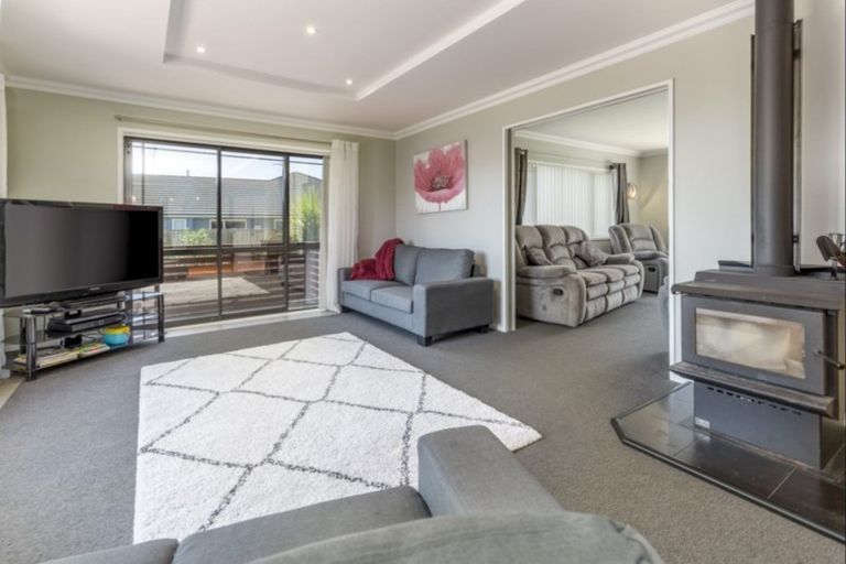 Photo of property in 9 Northvale Place, Pukekohe, 2120
