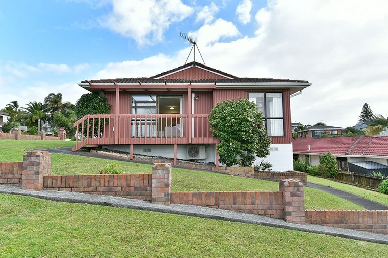 Photo of property in 16 Petrel Place, Massey, Auckland, 0614