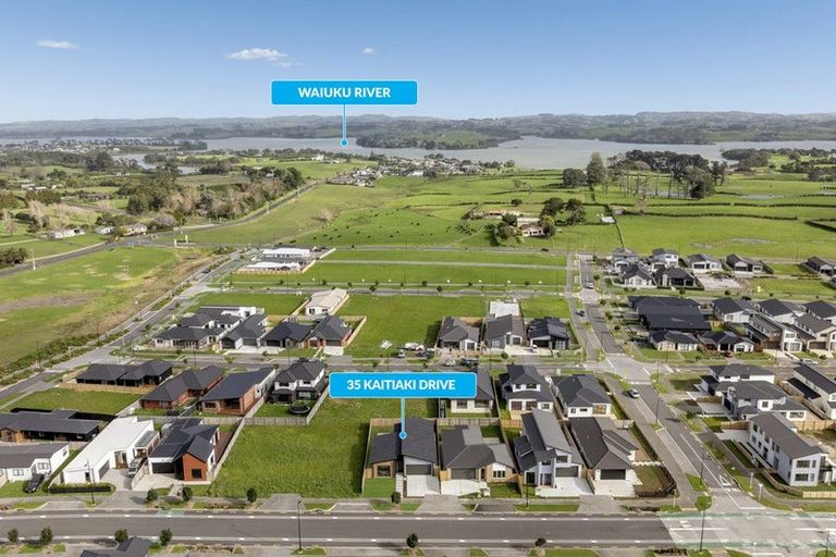 Photo of property in 35 Kaitiaki Drive, Clarks Beach, 2122