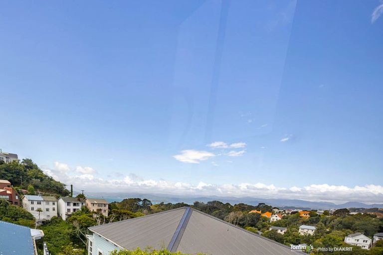 Photo of property in 4 Governor Road, Northland, Wellington, 6012