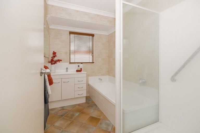 Photo of property in 39 Parnell Heights Drive, Kelvin Grove, Palmerston North, 4414