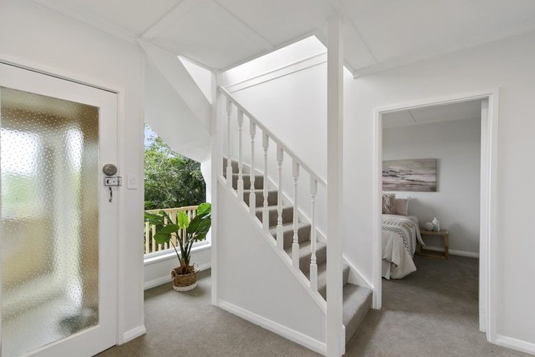 Photo of property in 33 Garden Road, Northland, Wellington, 6012