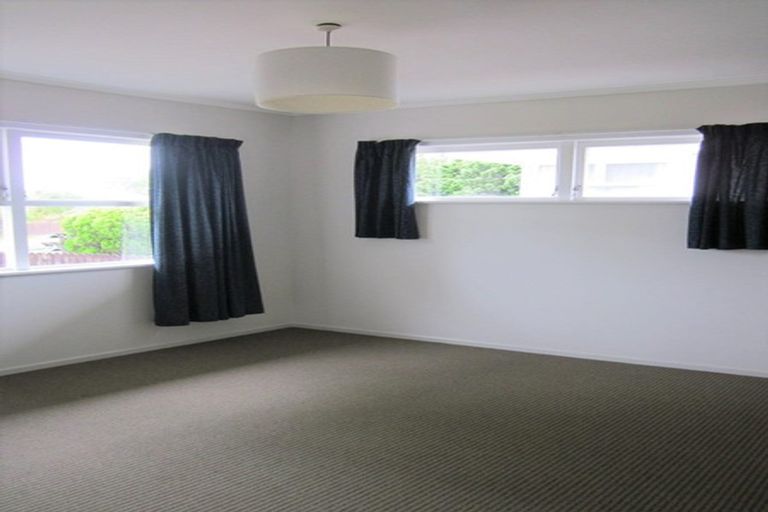 Photo of property in 40 Farquhar Road, Glendene, Auckland, 0602