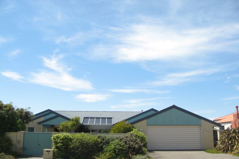 Photo of property in 1 Cordyline Place, Waimairi Beach, Christchurch, 8083