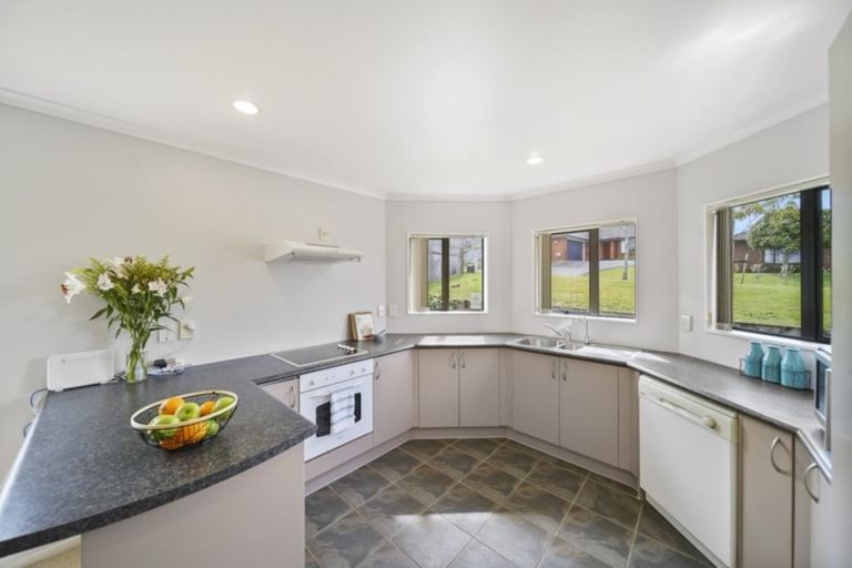 Photo of property in 38 Saralee Drive, Manurewa, Auckland, 2105