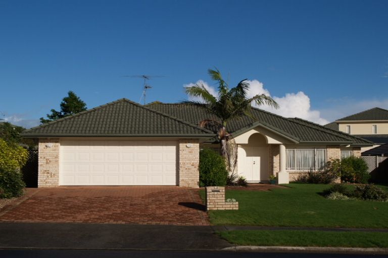 Photo of property in 95 Golfland Drive, Golflands, Auckland, 2013