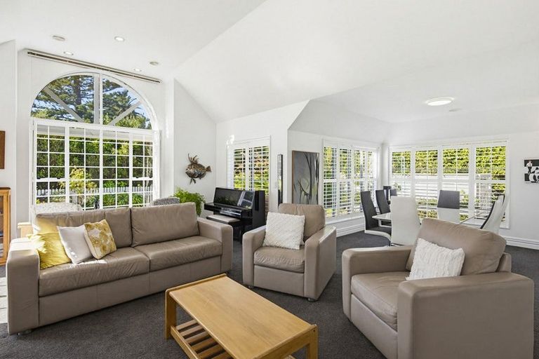 Photo of property in 1 Maple Lane, Waikanae, 5036