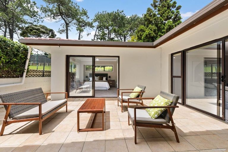 Photo of property in 5 Longwood Place, Forrest Hill, Auckland, 0620