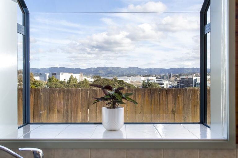 Photo of property in 35c Edmonton Road, Henderson, Auckland, 0612