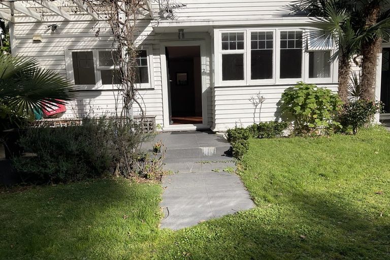 Photo of property in 2b Wilkinson Street, Oriental Bay, Wellington, 6011