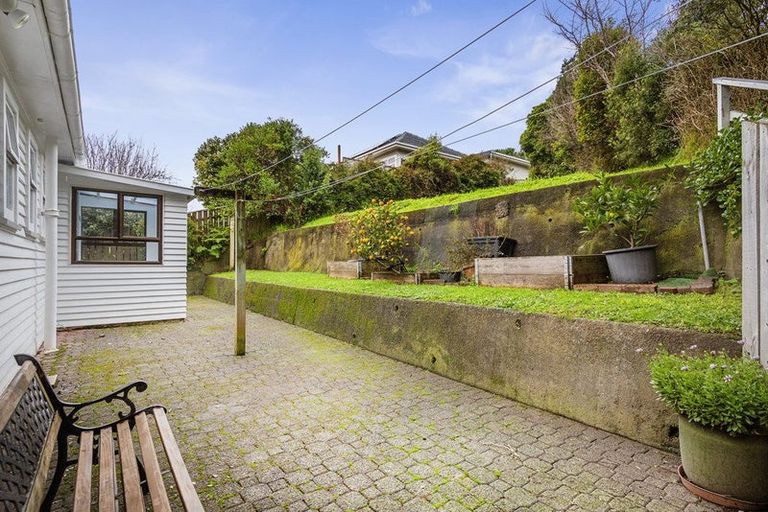 Photo of property in 15 Ngatitoa Street, Tawa, Wellington, 5028