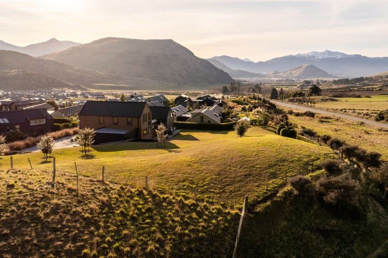 Photo of property in 4 Stockyard Lane, Jacks Point, Queenstown, 9371