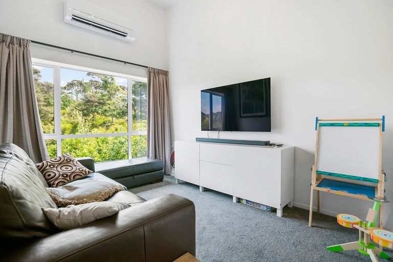 Photo of property in 28 Shah Place, Glen Eden, Auckland, 0602