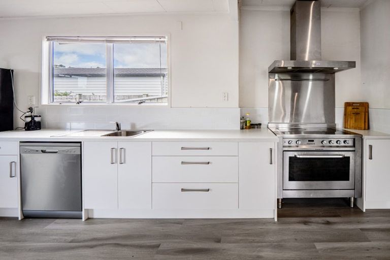 Photo of property in 15a Queens Road, Glen Avon, New Plymouth, 4312