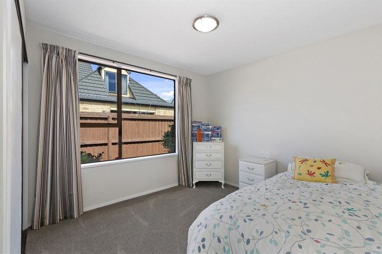 Photo of property in 21 Cricklewood Place, Avonhead, Christchurch, 8042