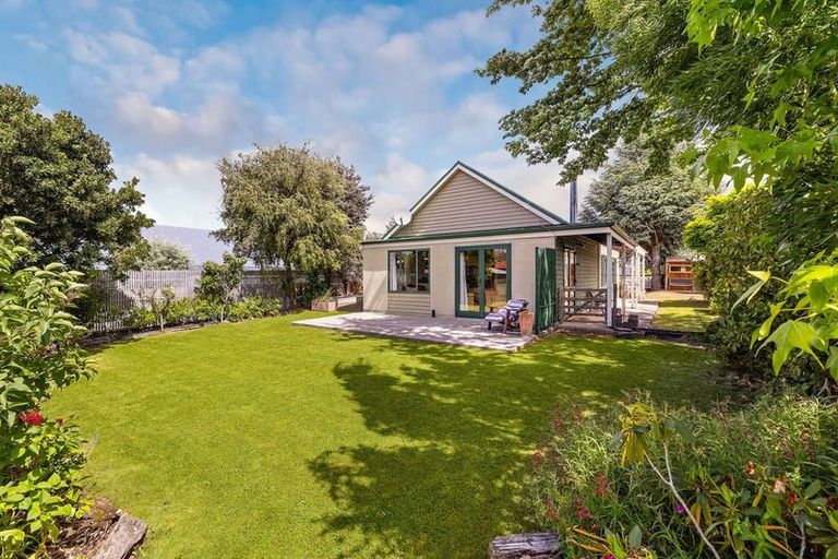 Photo of property in 8b Kuri Place, Wanaka, 9305