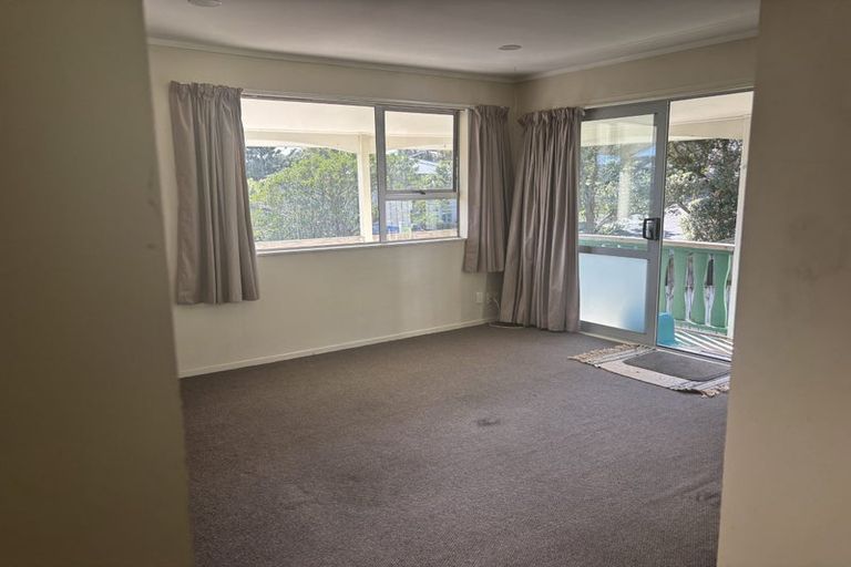 Photo of property in 91-91a Stewart Drive, Newlands, Wellington, 6037