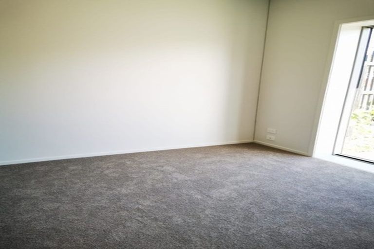 Photo of property in 1 Folkes Lane, New Lynn, Auckland, 0600