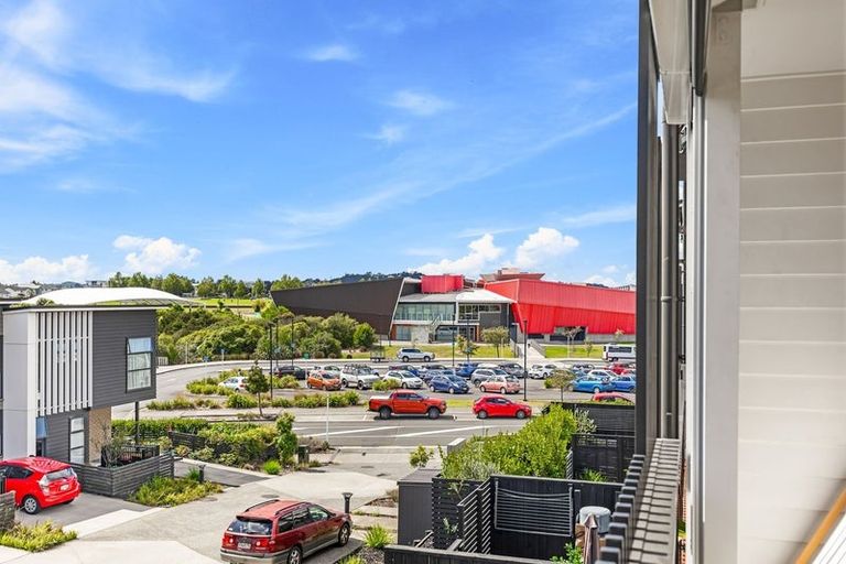 Photo of property in 16 Raranga Lane, Hobsonville, Auckland, 0616