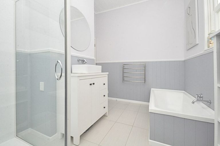 Photo of property in 1 Karaka Street, Helensville, 0800