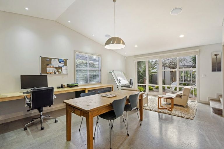 Photo of property in 1/2 Clifton Road, Hauraki, Auckland, 0622