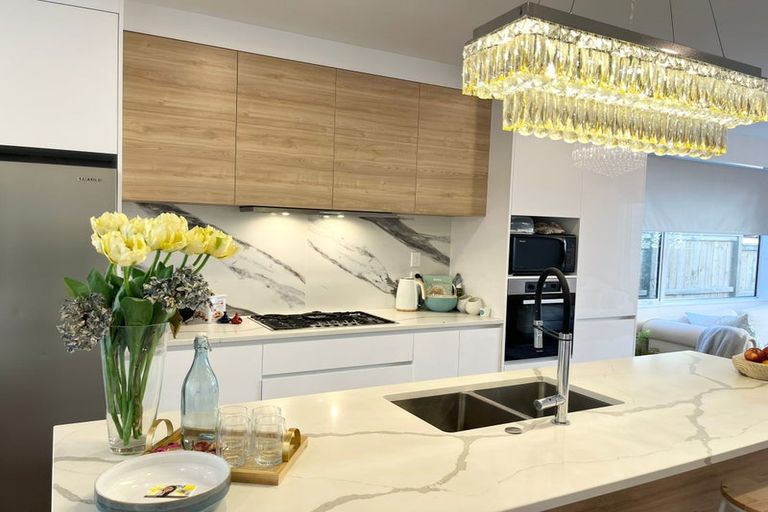 Photo of property in 5 Gladfield Lane, Te Atatu Peninsula, Auckland, 0610