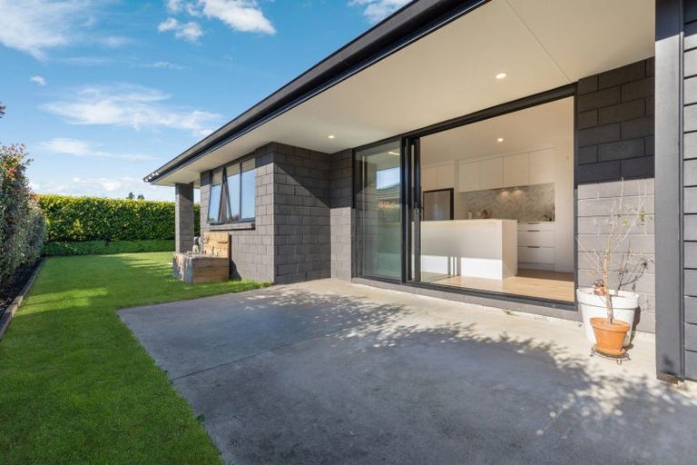 Photo of property in 22 Tauroa Drive, Tuakau, 2121