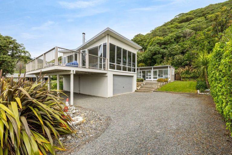 Photo of property in 16 Cathedral Road, Gore Bay, Cheviot, 7383