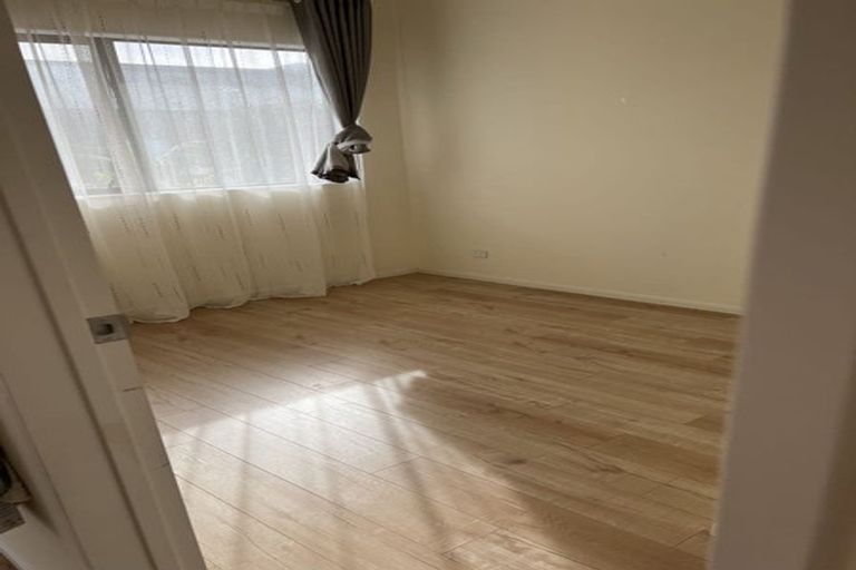 Photo of property in 12 Te Awa Place, Red Beach, 0932