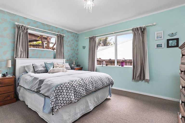 Photo of property in 10 Ambler Avenue, Glen Eden, Auckland, 0602