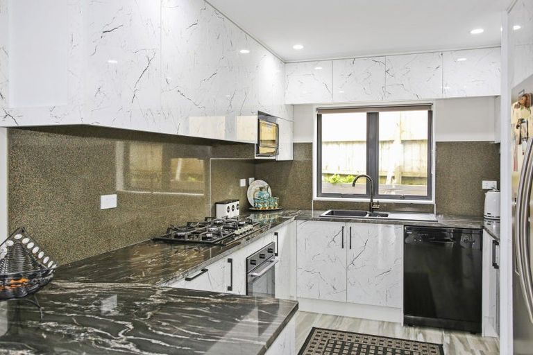 Photo of property in Oakwood Manor, 608c Massey Road, Mangere, Auckland, 2022