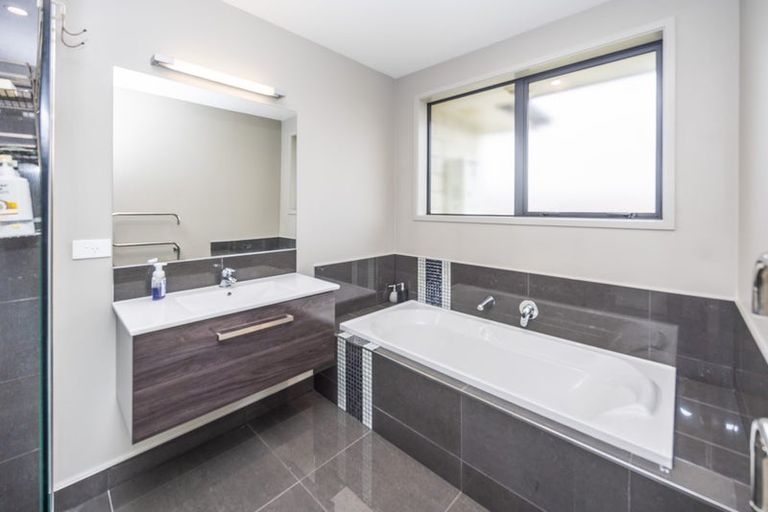 Photo of property in 43 Carlingford Rise, Dinsdale, Hamilton, 3204