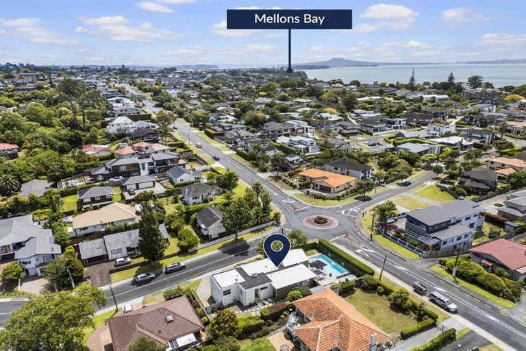 Photo of property in 2/51 Beach Road, Mellons Bay, Auckland, 2014