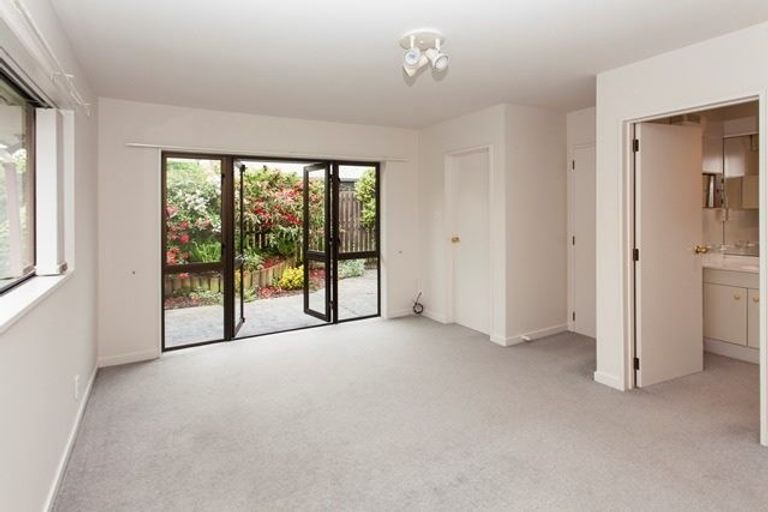 Photo of property in 29 Garreg Road, Fendalton, Christchurch, 8052