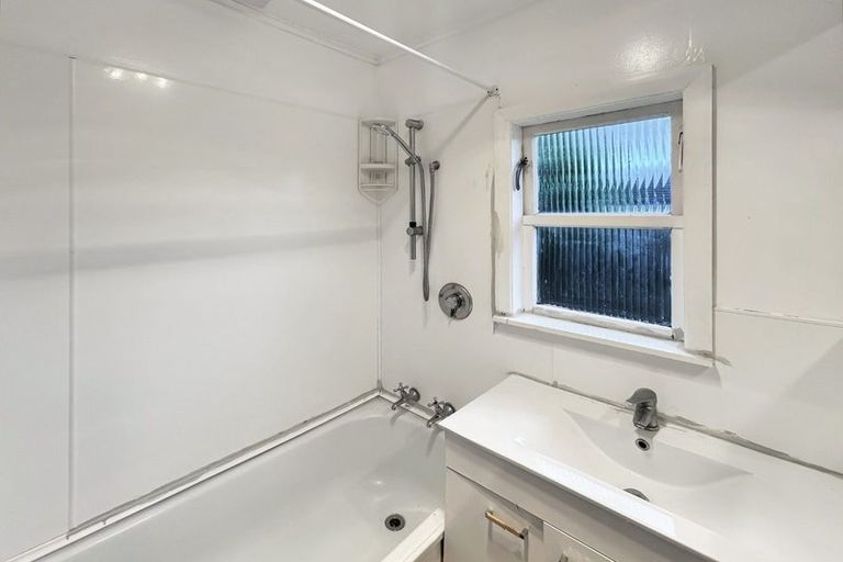 Photo of property in 8 Galway Avenue, Hokowhitu, Palmerston North, 4410