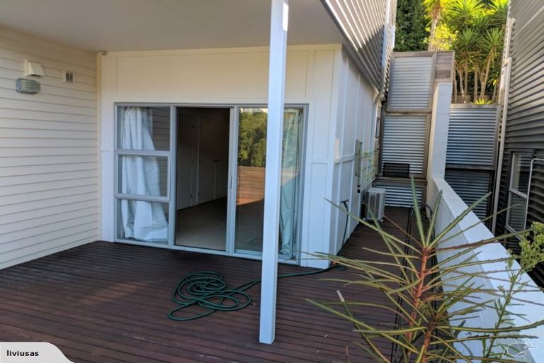 Photo of property in 31 Tiketike Way, Brooklyn, Wellington, 6021