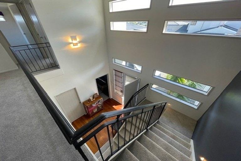 Photo of property in 2/16 Tobruk Crescent, Milford, Auckland, 0620