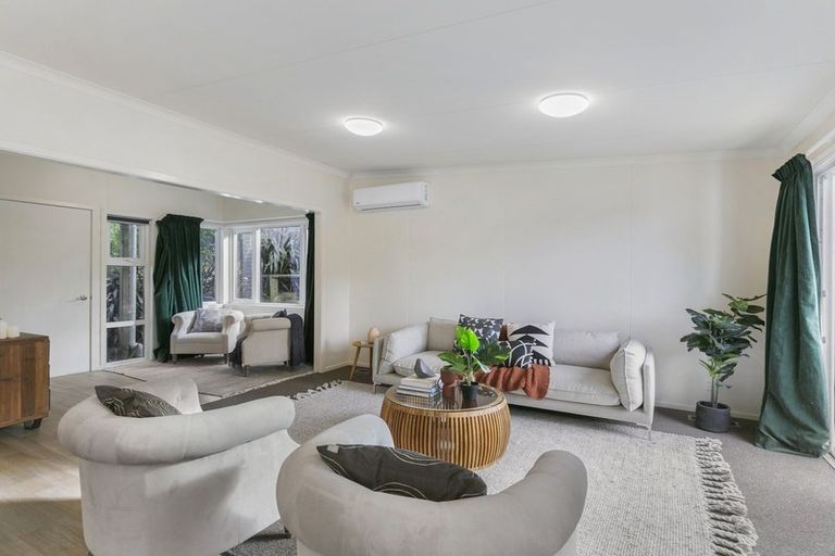 Photo of property in 23 Padnell Crescent, Paparangi, Wellington, 6037