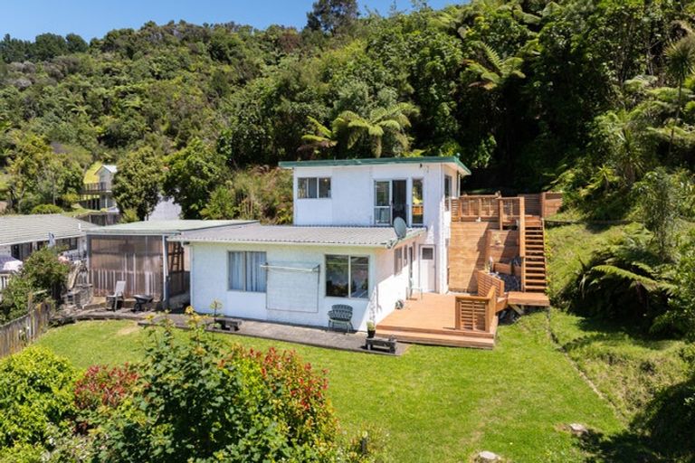 Photo of property in 11 Bogle Grove, Stokes Valley, Lower Hutt, 5019