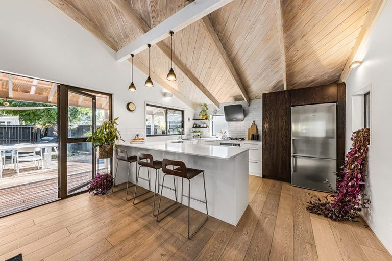 Photo of property in 2/47 Shakespeare Road, Milford, Auckland, 0620