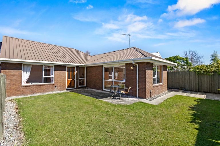 Photo of property in 2/3 Claverley Gardens, Avonhead, Christchurch, 8042