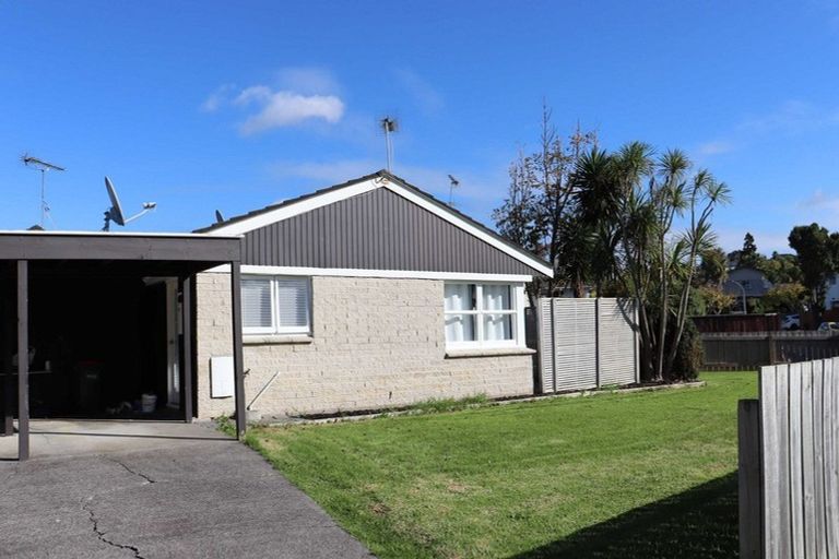 Photo of property in 1/8 Waikaremoana Place, Pakuranga Heights, Auckland, 2010