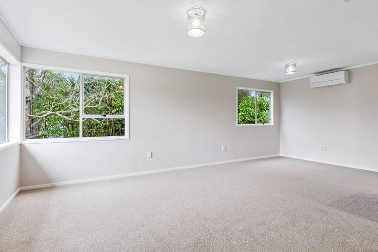 Photo of property in 2/94 Kaurilands Road, Titirangi, Auckland, 0602