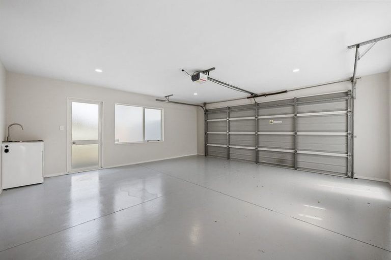 Photo of property in 27 Calypso Way, Unsworth Heights, Auckland, 0632