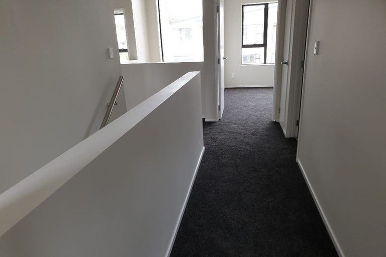 Photo of property in 16 Millcroft Lane, Ranui, Auckland, 0612