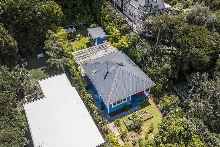 Photo of property in 65 Airlie Road, Plimmerton, Porirua, 5026