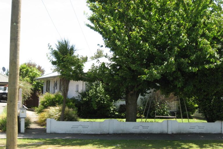 Photo of property in 5 Pinehurst Crescent, Russley, Christchurch, 8042